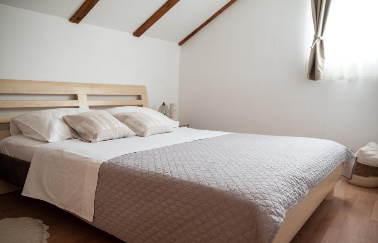Apartman Milutin Vrsi Buitenkant foto