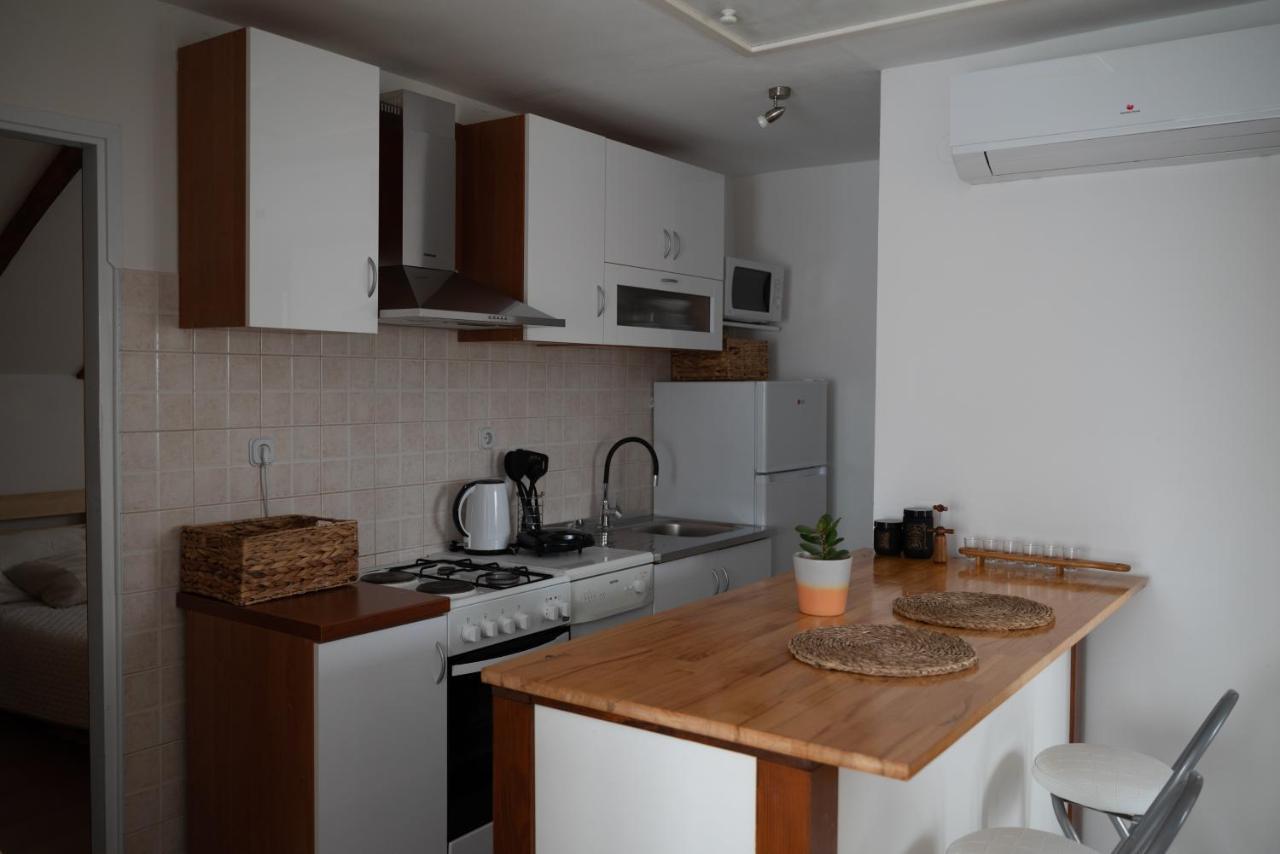 Apartman Milutin Vrsi Buitenkant foto