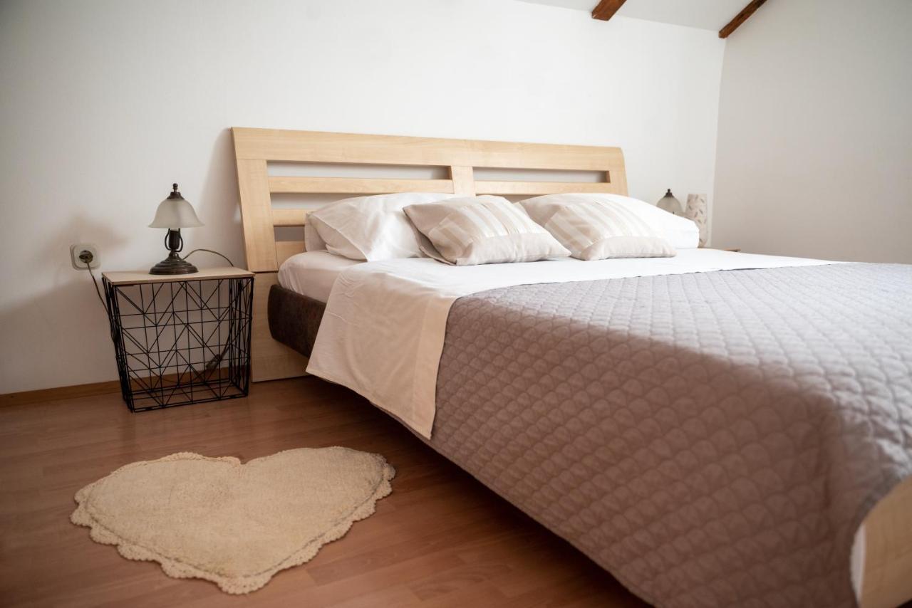 Apartman Milutin Vrsi Buitenkant foto