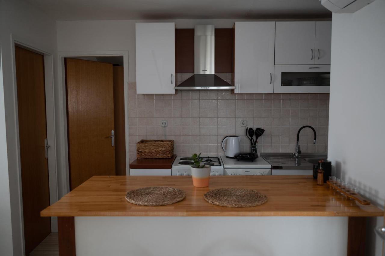 Apartman Milutin Vrsi Buitenkant foto