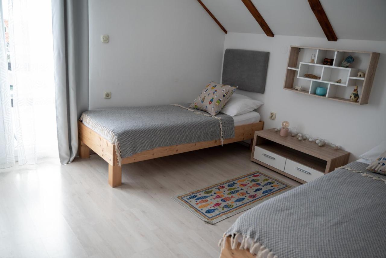 Apartman Milutin Vrsi Buitenkant foto
