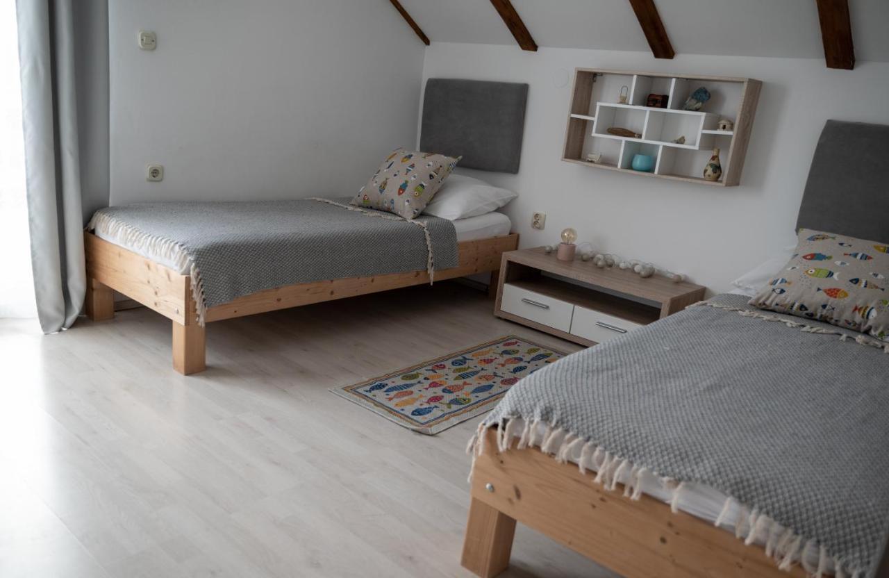 Apartman Milutin Vrsi Buitenkant foto
